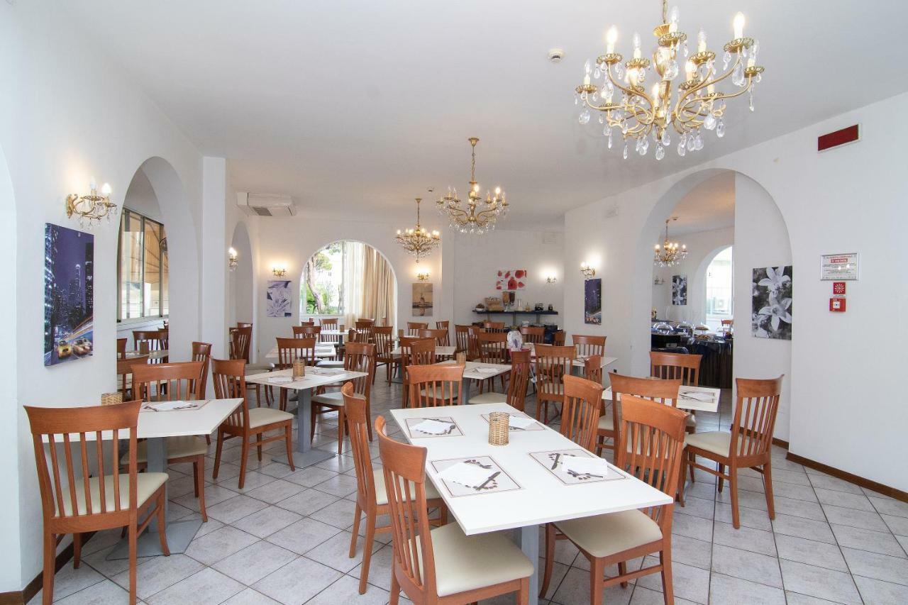 Hotel Napoleon Риччоне Экстерьер фото